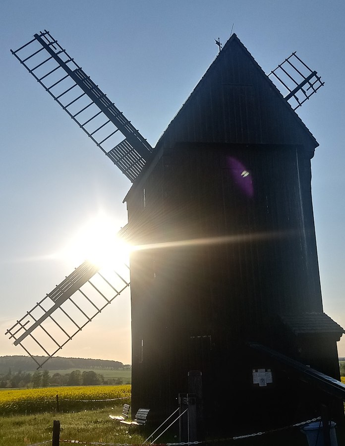 Die Bachmann Mühle in Sohland wenn die Sonne im Frühling untergeht. Foto K. Eibeck 