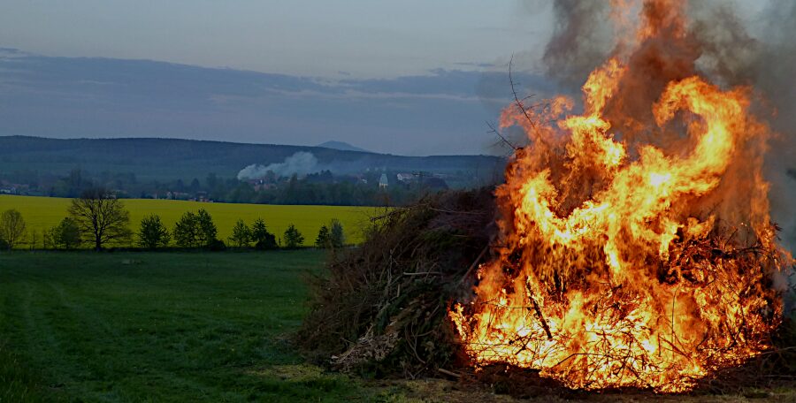 Hexenfeuer - Ein jährlicger Brauch am 30.April